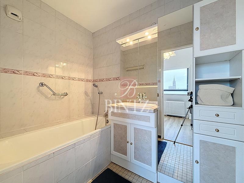 Appartement - 104 m² - 5 pièces