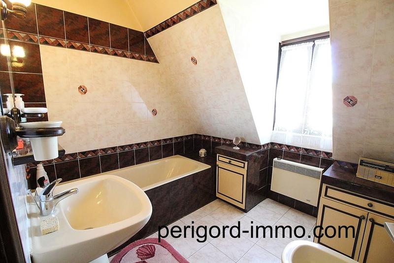 Maison traditionnelle - 95 m² - 7 pièces