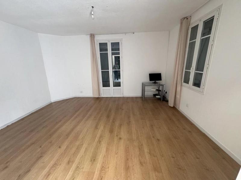 Divers - 10 000 m² - 4 pièces