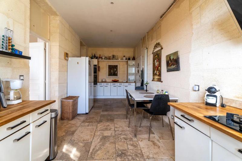 Château - 370 m² - 11 pièces