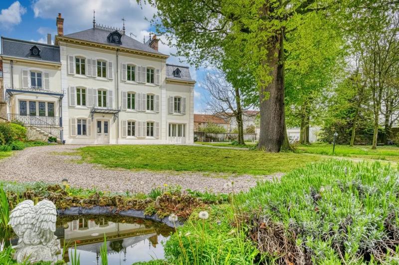 Maison de maîtres - 497 m² - 14 pièces