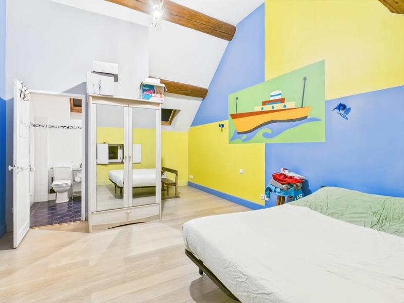 Demeure - 236 m² - 13 pièces