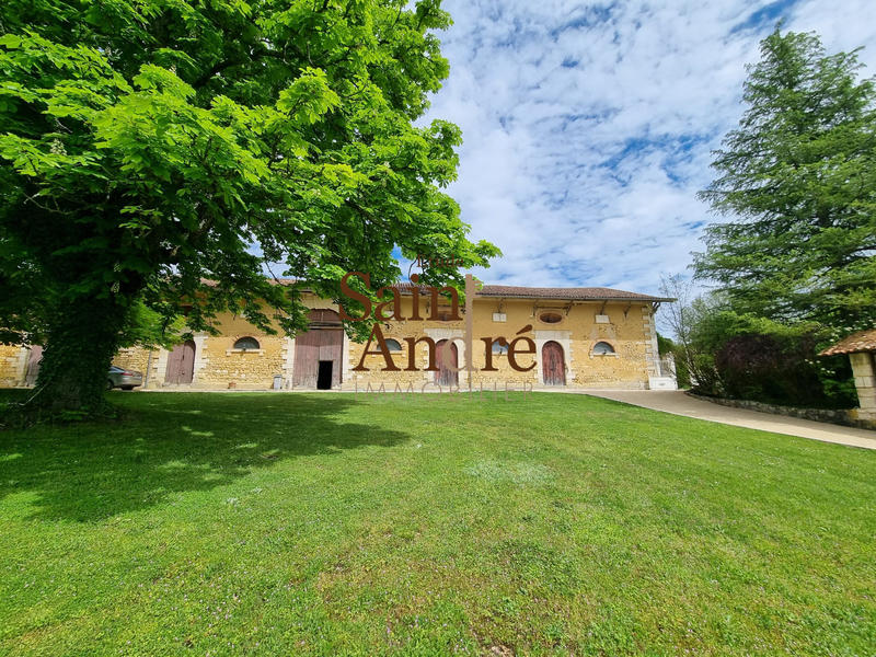 Maison - 300 m² - 8 pièces