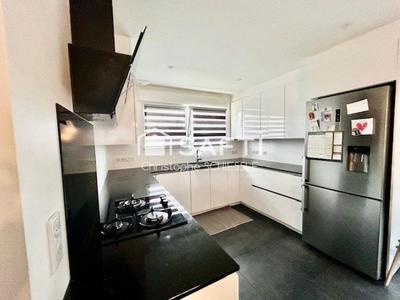 Maison - 98 m² - 4 pièces