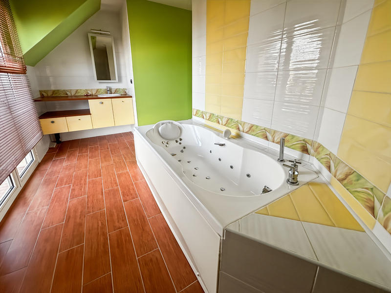 Maison - 228 m² - 7 pièces