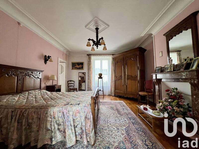 Maison - 224 m² - 10 pièces