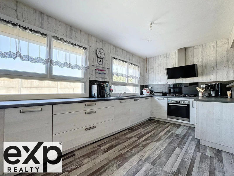 Maison - 218 m² - 6 pièces