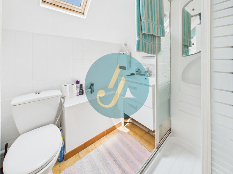 Maison - 198 m² - 11 pièces