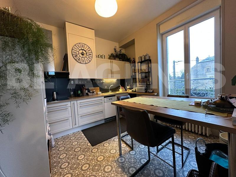 Maison - 247 m² - 10 pièces