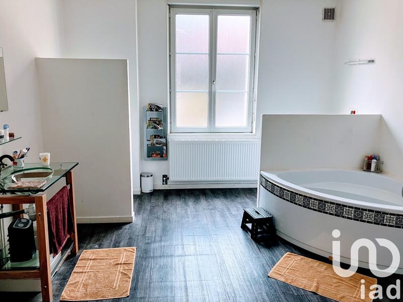 Maison - 220 m² - 8 pièces