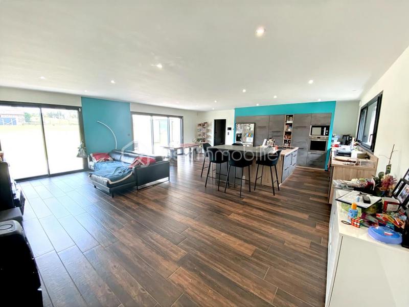 Villa - 244 m² - 6 pièces