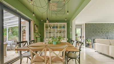 Maison - 300 m² - 8 pièces