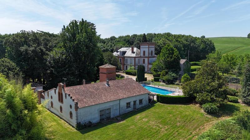 Château - 840 m² - 15 pièces