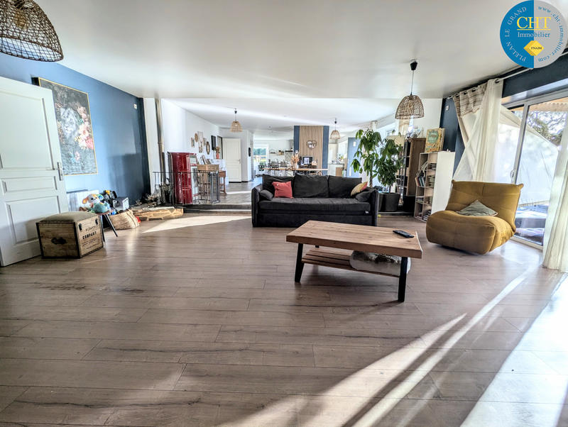 Maison - 230 m² - 6 pièces