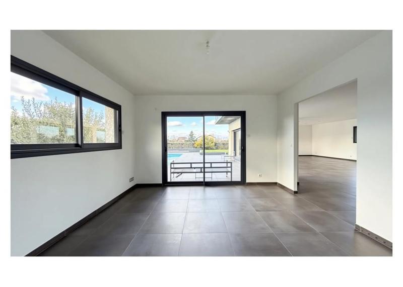 Maison - 245 m² - 6 pièces