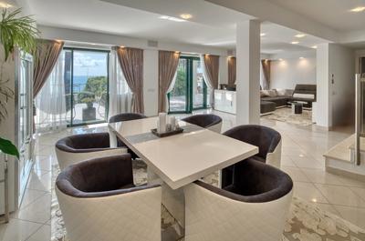 Villa - 221 m² - 7 pièces