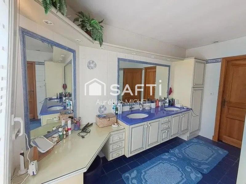 Maison - 258 m² - 7 pièces