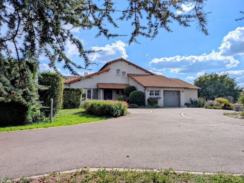 Maison - 211 m² - 7 pièces