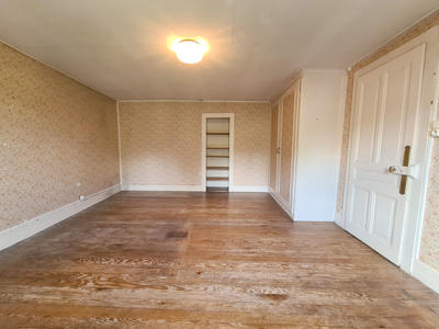 Maison - 220 m² - 8 pièces