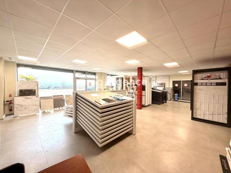 Local commercial - 464 m² - 10 pièces