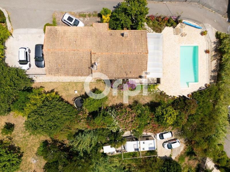 Maison - 245 m² - 8 pièces