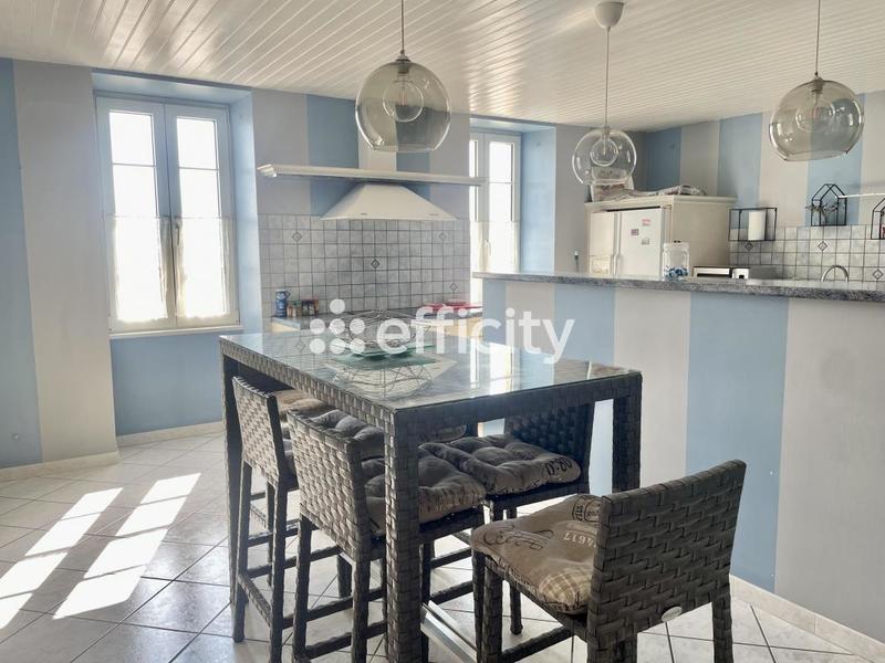 Maison - 245 m² - 10 pièces