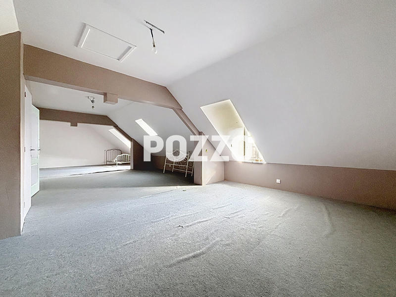 Maison - 260 m² - 11 pièces