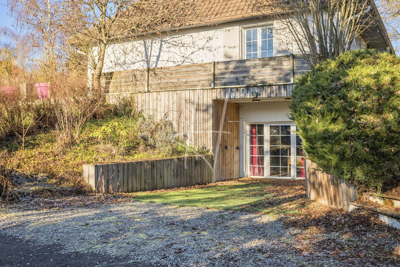 Maison - 277 m² - 9 pièces