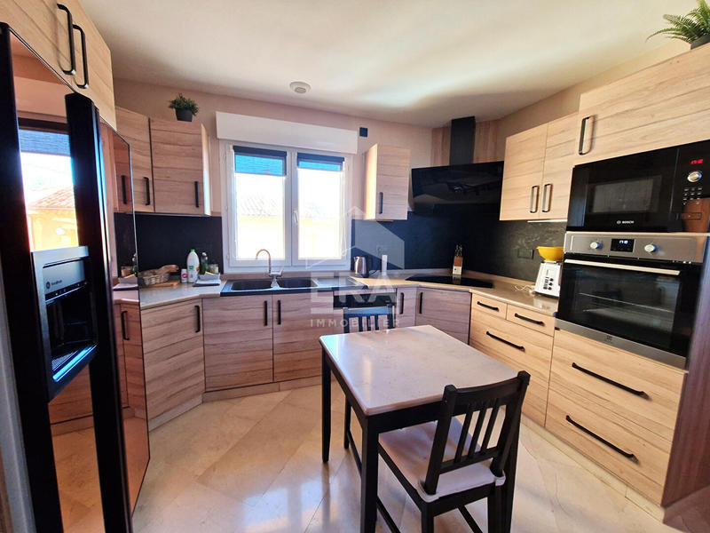 Maison - 240 m² - 6 pièces