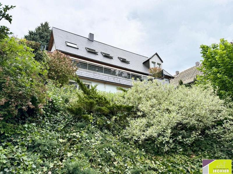 Maison traditionnelle - 274 m² - 8 pièces