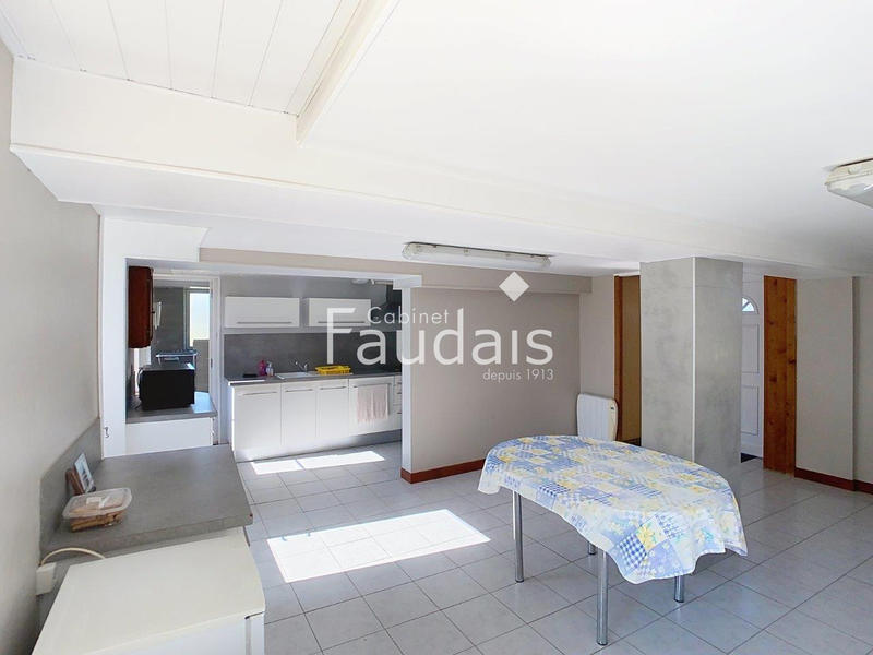 Maison - 164 m² - 9 pièces