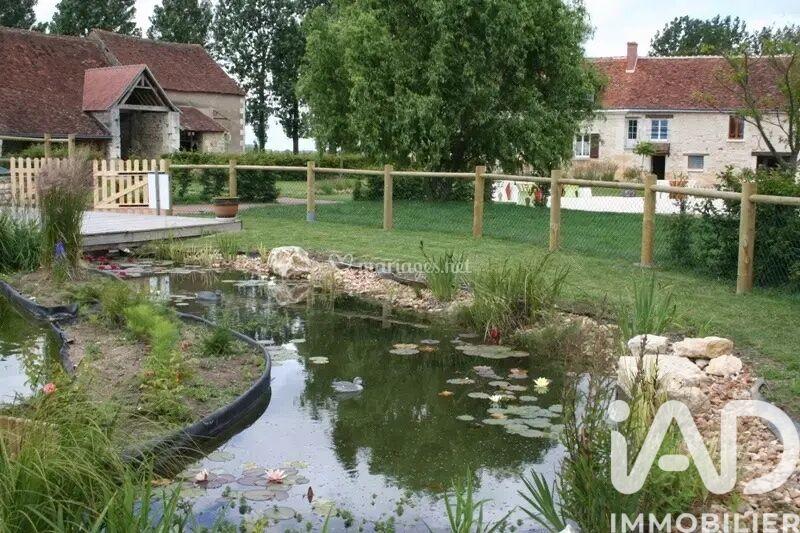 Maison - 561 m² - 35 pièces