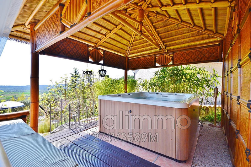 Villa - 226 m² - 6 pièces