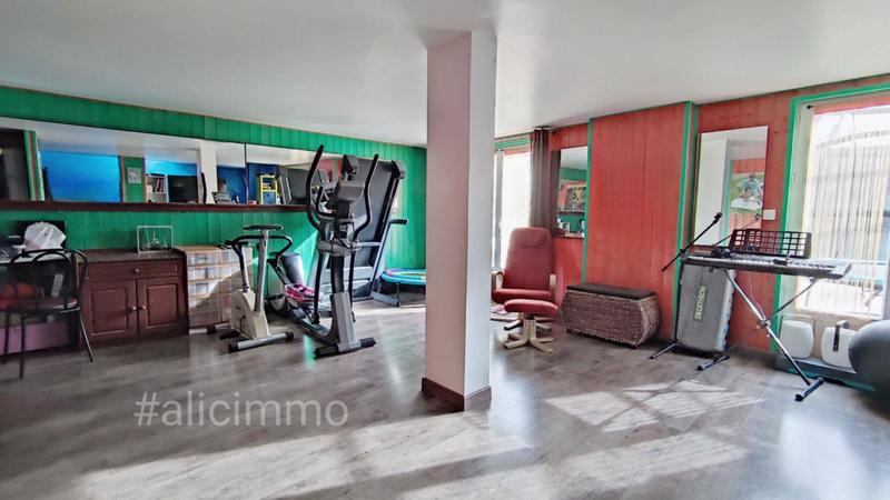 Maison - 300 m² - 6 pièces