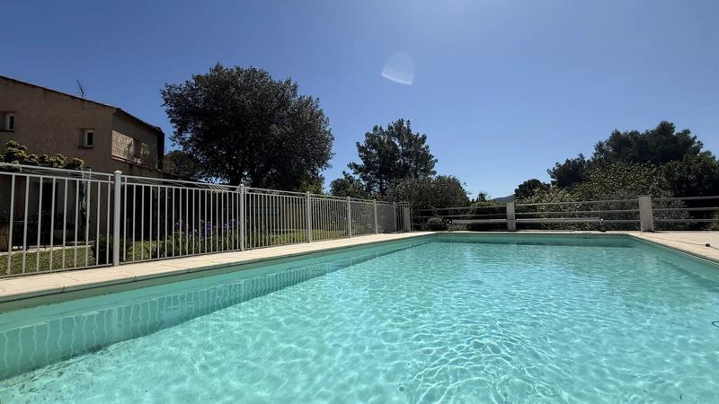 Maison - 185 m² - 7 pièces