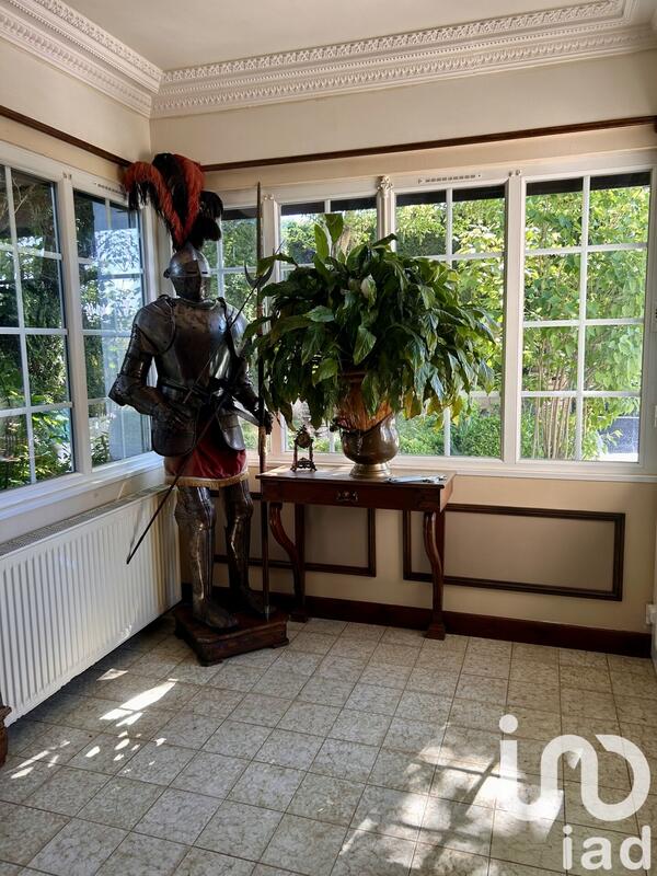 Maison - 210 m² - 10 pièces