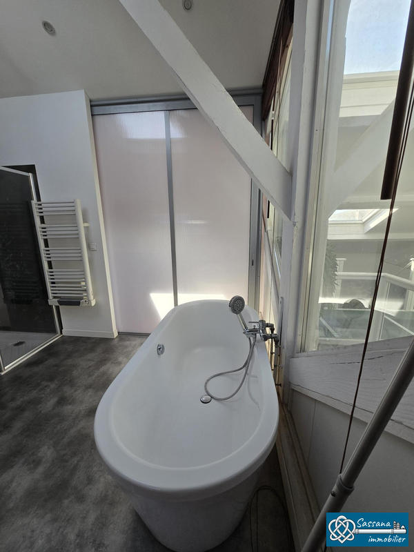 Local commercial - 336 m² - 9 pièces