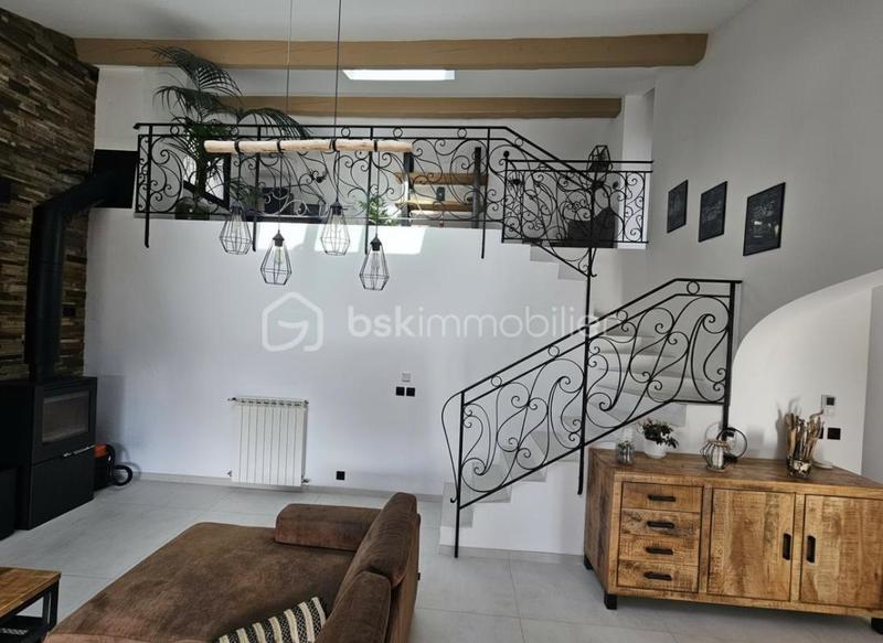 Propriété - 208 m² - 6 pièces