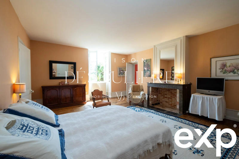 Maison - 300 m² - 7 pièces