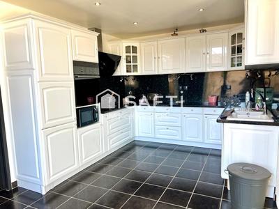 Maison - 285 m² - 8 pièces