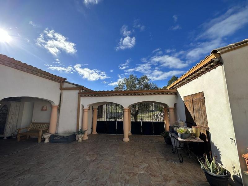 Demeure - 225 m² - 7 pièces