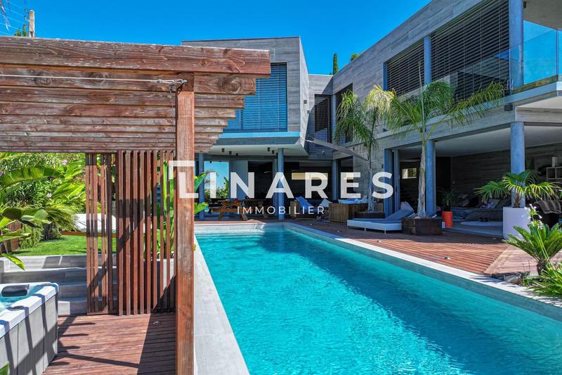 Villa - 250 m² - 6 pièces