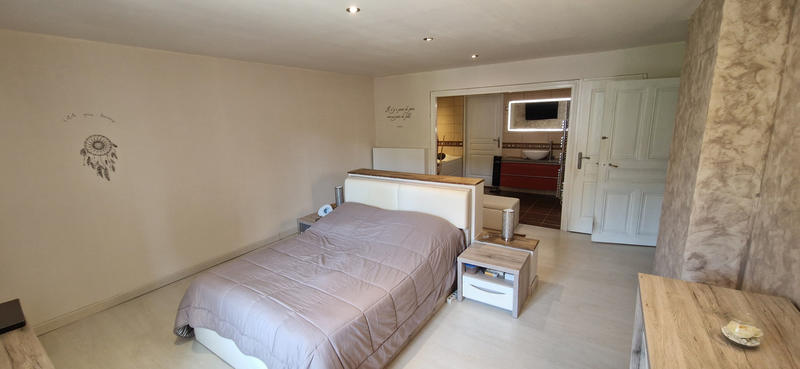 Maison - 240 m² - 7 pièces