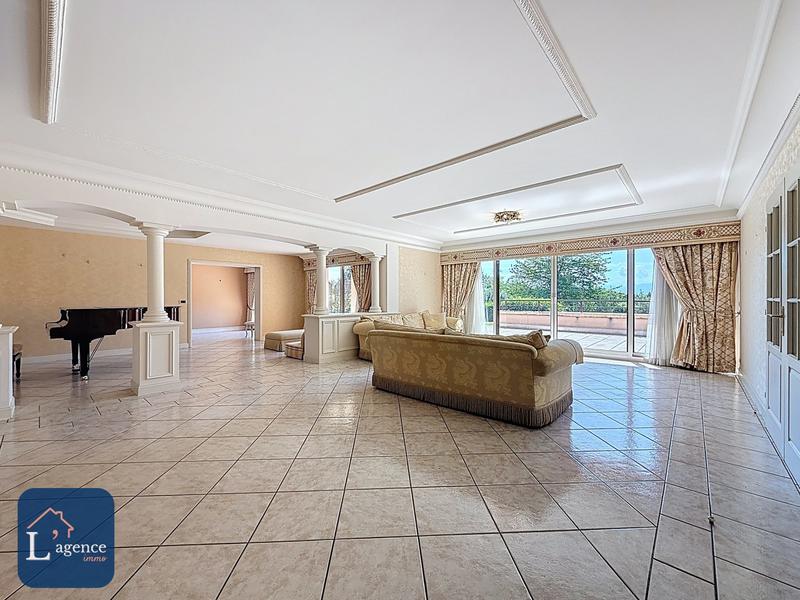 Appartement - 349 m² - 6 pièces