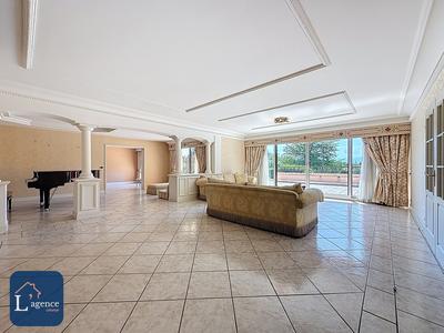 Appartement - 349 m² - 6 pièces