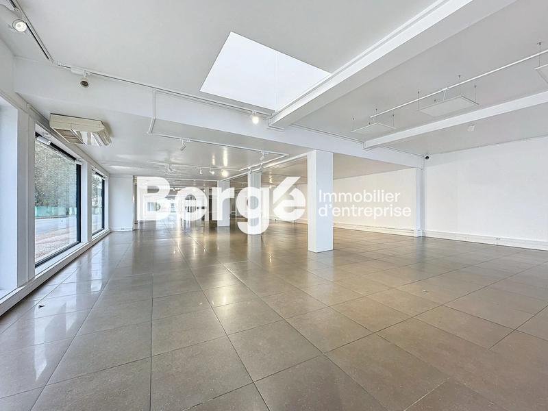 Local commercial - 670 m²