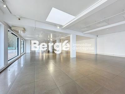 Local commercial - 670 m²