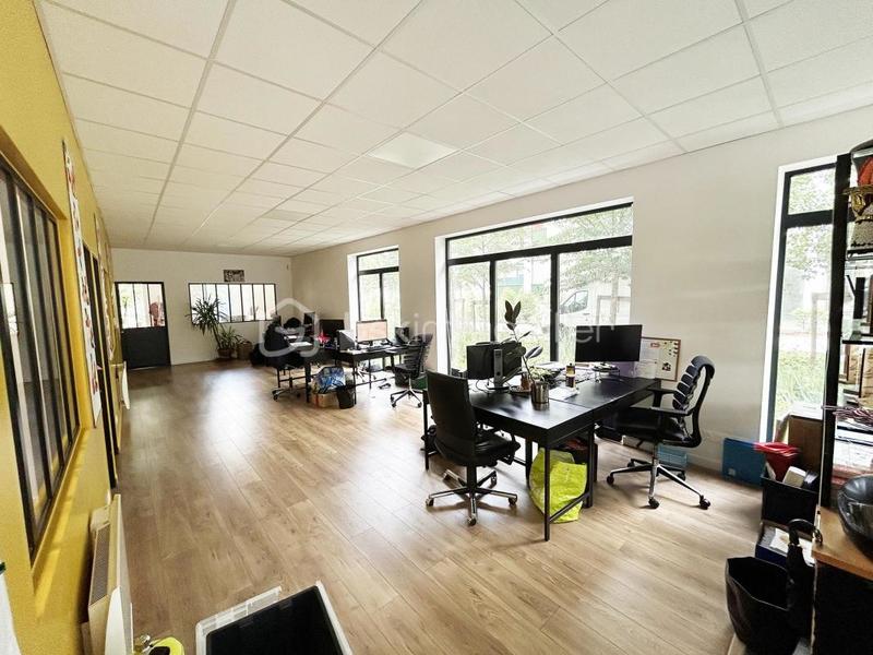 Local commercial - 200 m² - 1 pièce