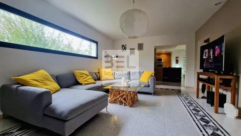 Maison - 255 m² - 8 pièces