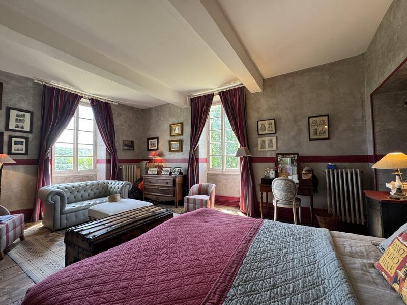 Maison - 398 m² - 12 pièces